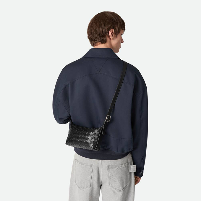 bottega veneta traveler intrecciato leather mini zip crossbody pouch #844018